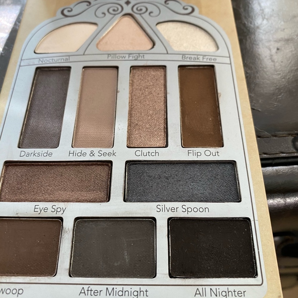 Pretty vulgar nightingale eyeshadow palette